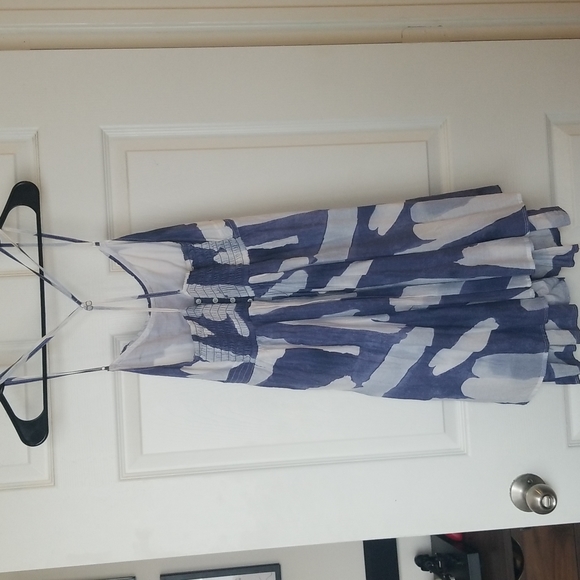 Abercrombie and Fitch dress size medium in a beautiful blue - Picture 2 of 3